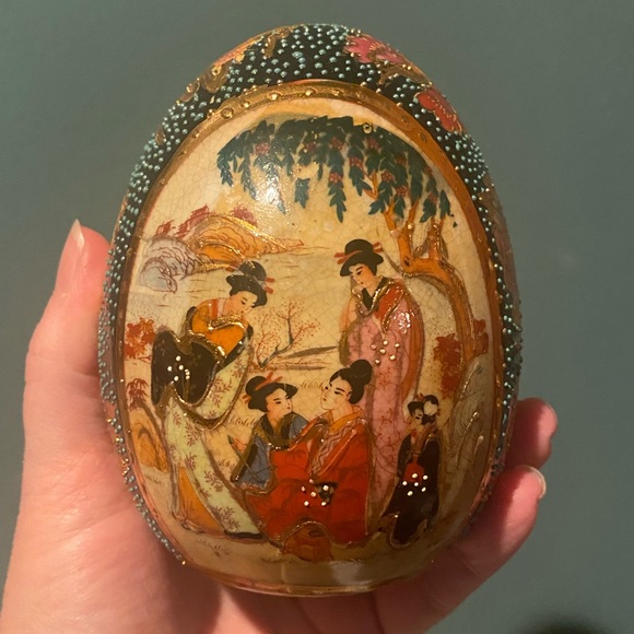 Vintage Satsuma Moriage Style Egg Hand Painted Geisha Floral Gold 4” H - Picture 2 of 9